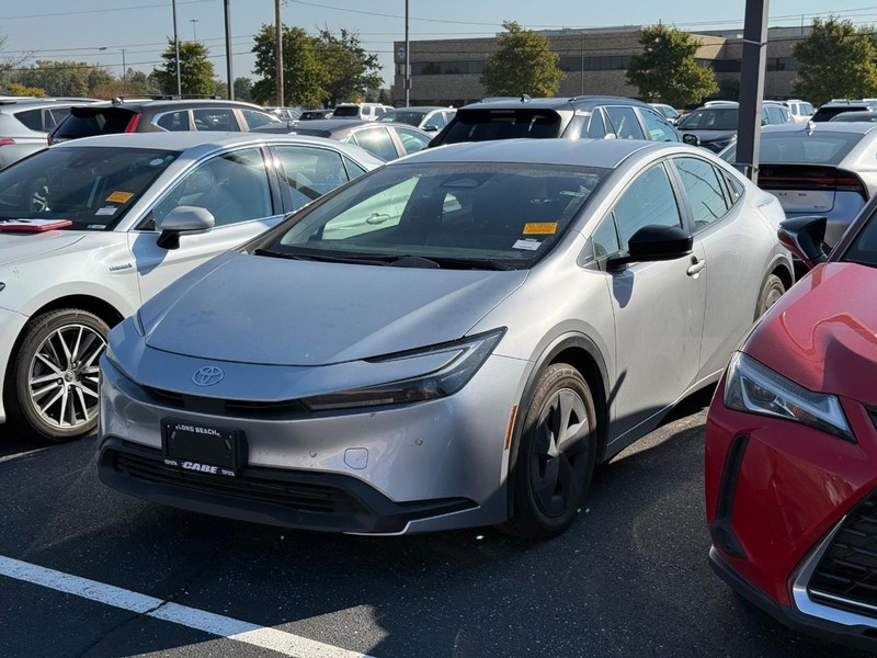 Toyota Prius Vehicle Image 02