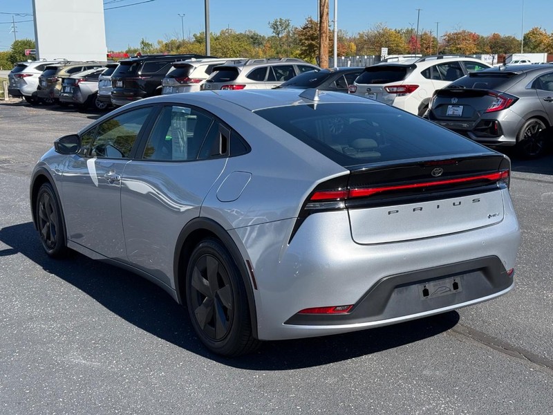 Toyota Prius Vehicle Image 05