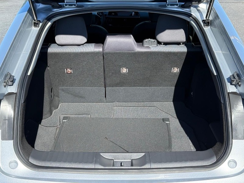 Toyota Prius Vehicle Image 07