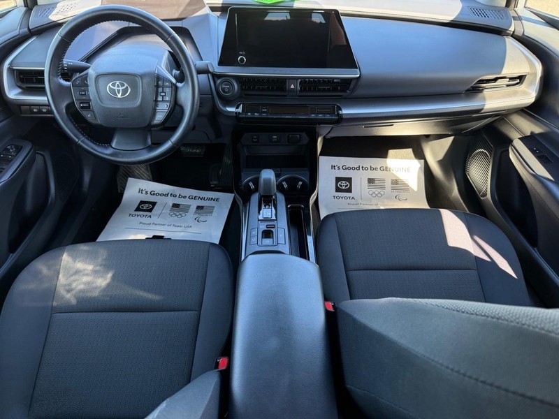 Toyota Prius Vehicle Image 11