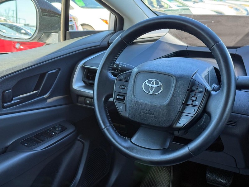 Toyota Prius Vehicle Image 12
