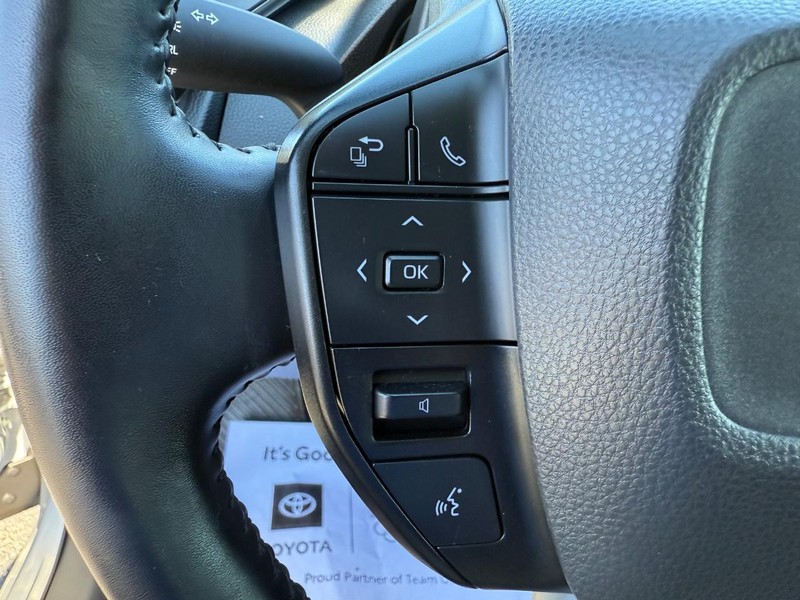 Toyota Prius Vehicle Image 13