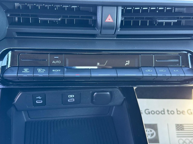 Toyota Prius Vehicle Image 18