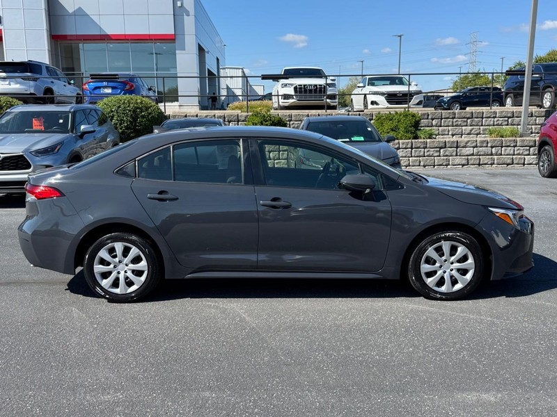 Toyota Corolla Hybrid Vehicle Image 02