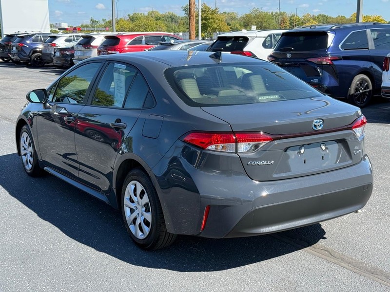 Toyota Corolla Hybrid Vehicle Image 05