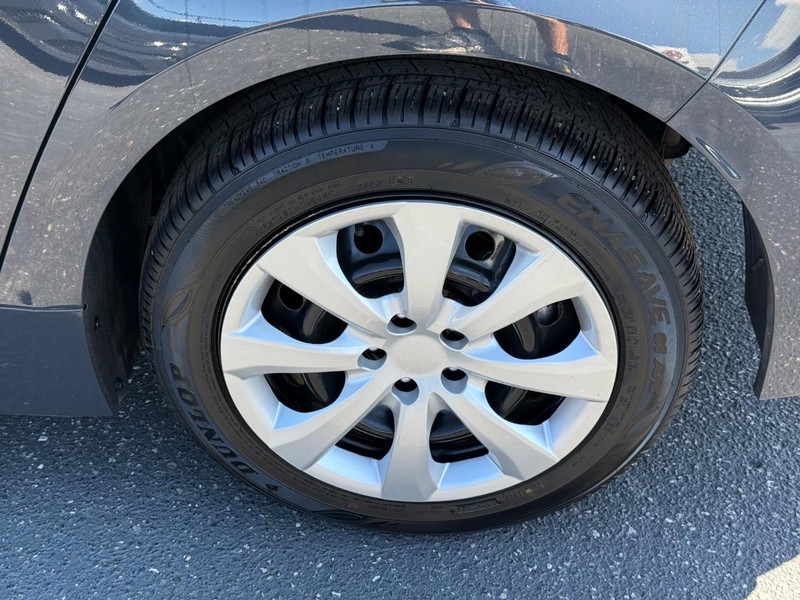 Toyota Corolla Hybrid Vehicle Image 06