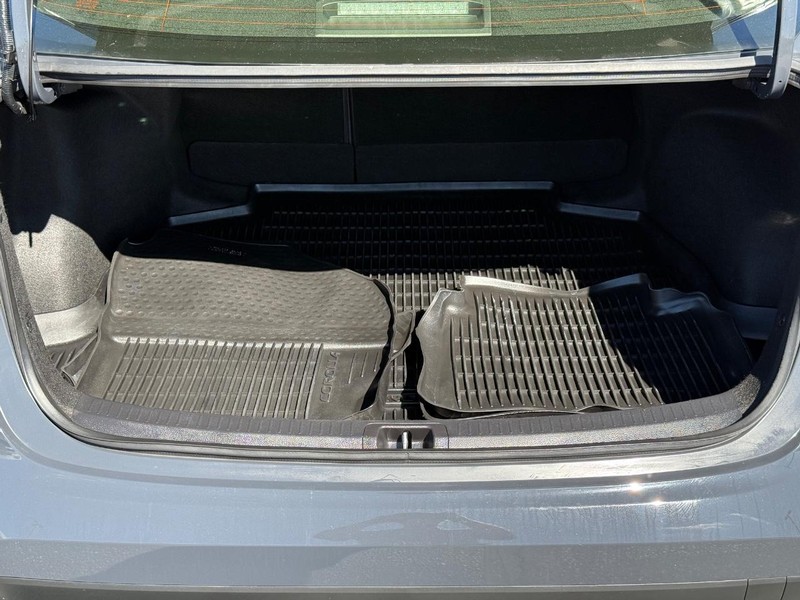 Toyota Corolla Hybrid Vehicle Image 07