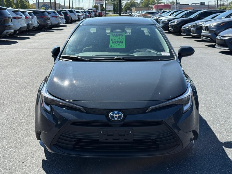 Toyota Corolla Hybrid Vehicle Image 09