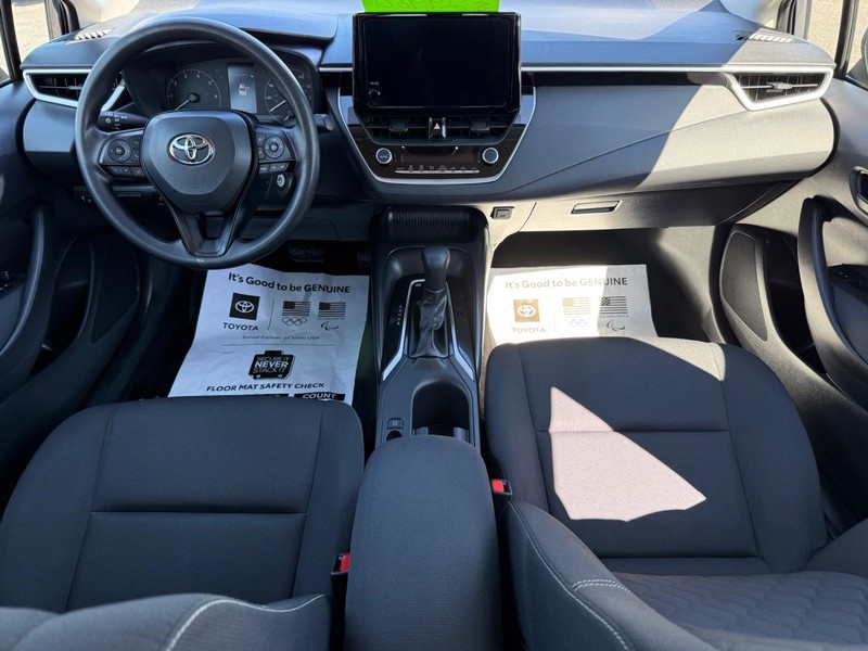 Toyota Corolla Hybrid Vehicle Image 11