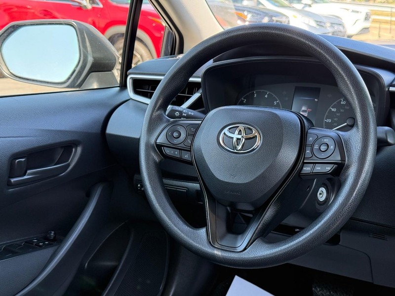 Toyota Corolla Hybrid Vehicle Image 12