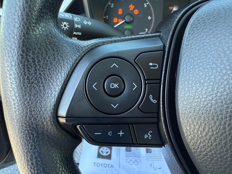 Toyota Corolla Hybrid Vehicle Image 13