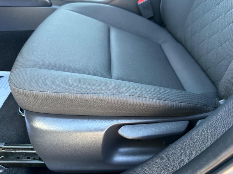 Toyota Corolla Hybrid Vehicle Image 23