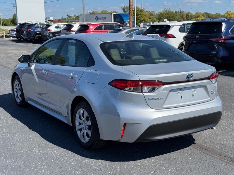Toyota Corolla Hybrid Vehicle Image 05