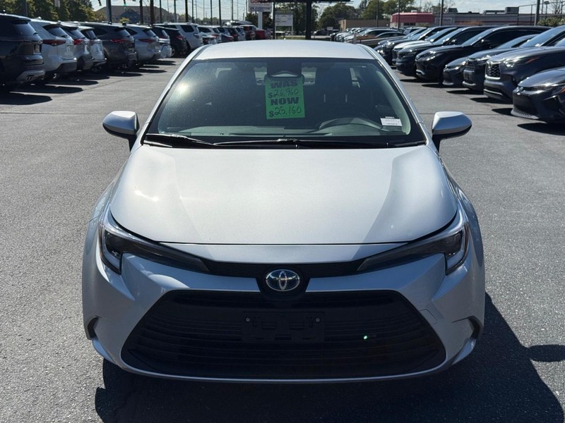 Toyota Corolla Hybrid Vehicle Image 09