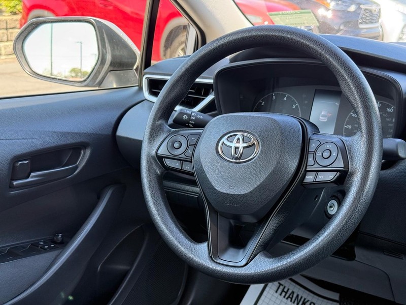 Toyota Corolla Hybrid Vehicle Image 12