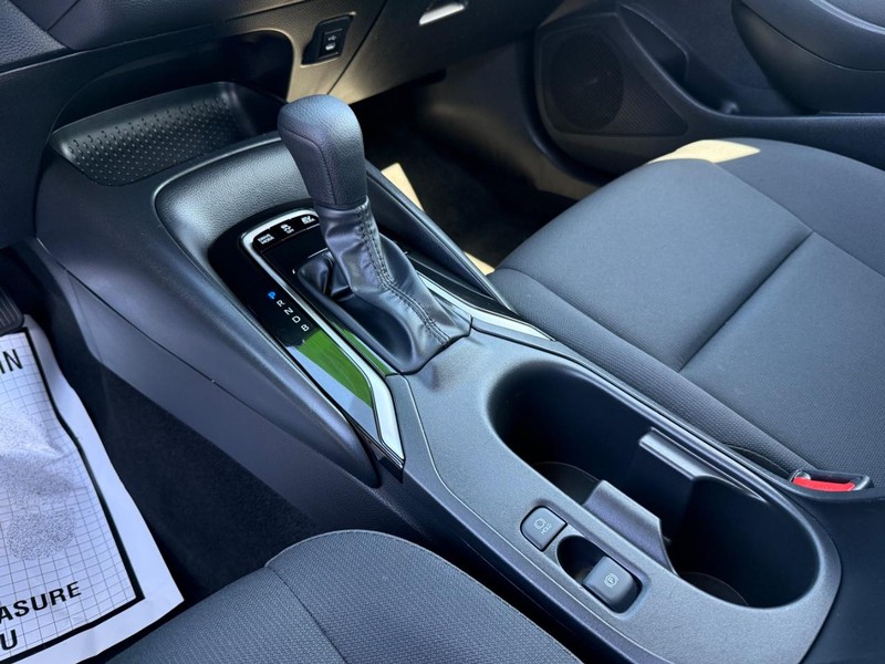 Toyota Corolla Hybrid Vehicle Image 18