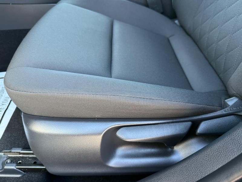 Toyota Corolla Hybrid Vehicle Image 23