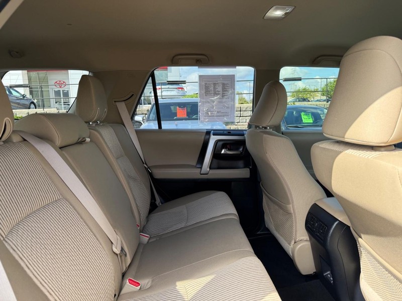 Toyota 4Runner Vehicle Image 10