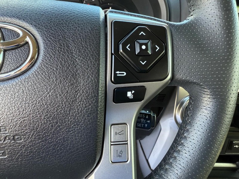 Toyota 4Runner Vehicle Image 14