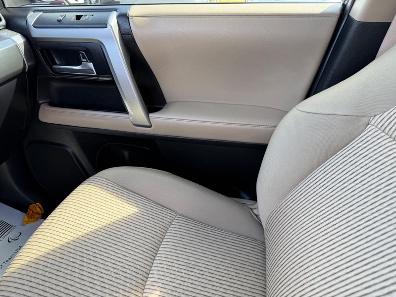 Toyota 4Runner Vehicle Image 20