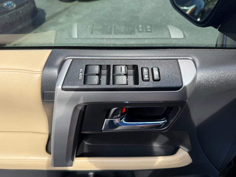 Toyota 4Runner Vehicle Image 23