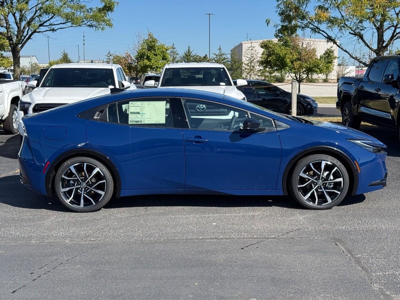 Toyota Prius Plug-In Hybrid Vehicle Image 02