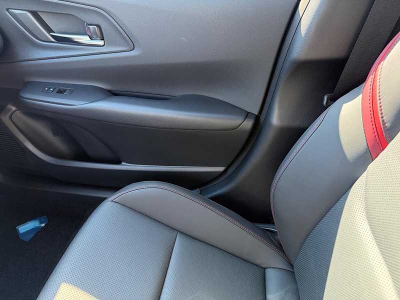 Toyota Prius Plug-In Hybrid Vehicle Image 15