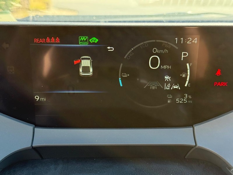 Toyota Prius Plug-In Hybrid Vehicle Image 16