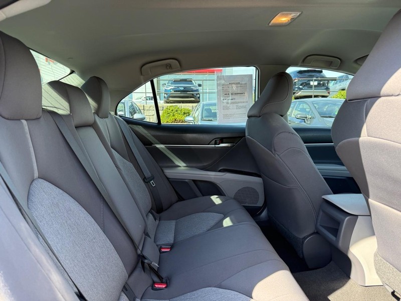 Toyota Camry Hybrid Vehicle Image 10