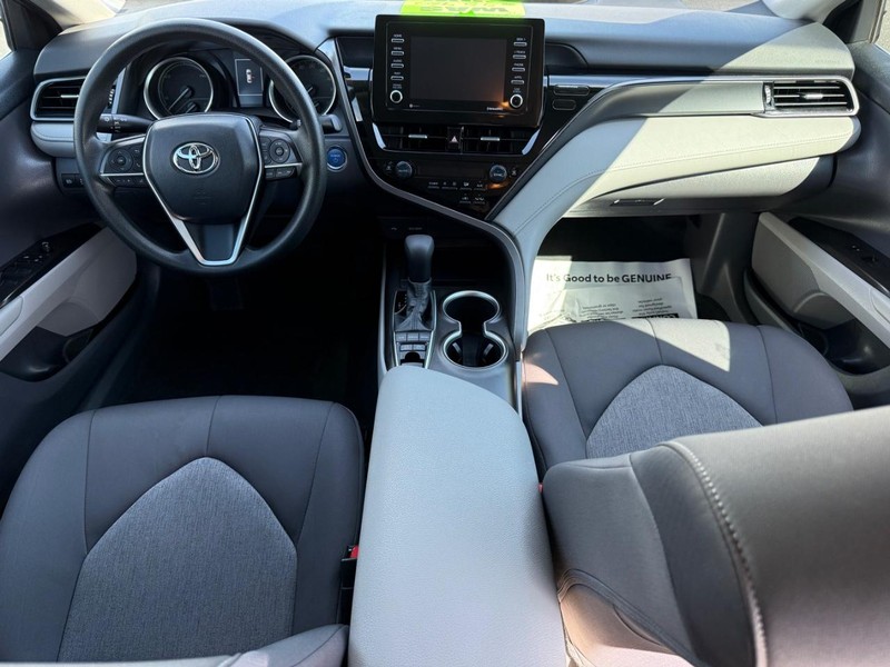 Toyota Camry Hybrid Vehicle Image 11