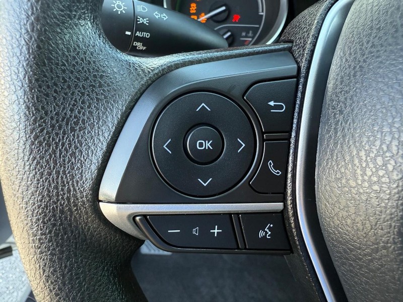 Toyota Camry Hybrid Vehicle Image 13