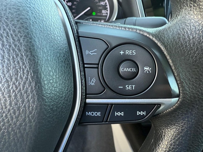 Toyota Camry Hybrid Vehicle Image 14