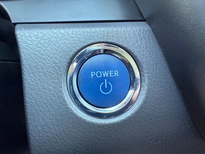 Toyota Camry Hybrid Vehicle Image 15