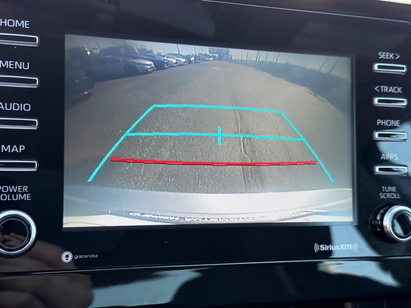 Toyota Camry Hybrid Vehicle Image 17