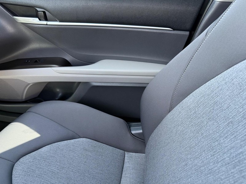 Toyota Camry Hybrid Vehicle Image 20