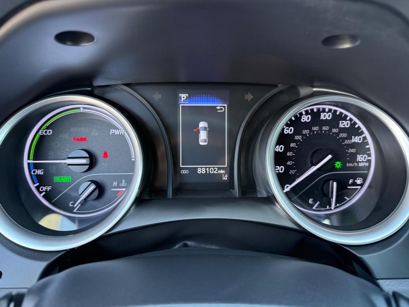 Toyota Camry Hybrid Vehicle Image 21