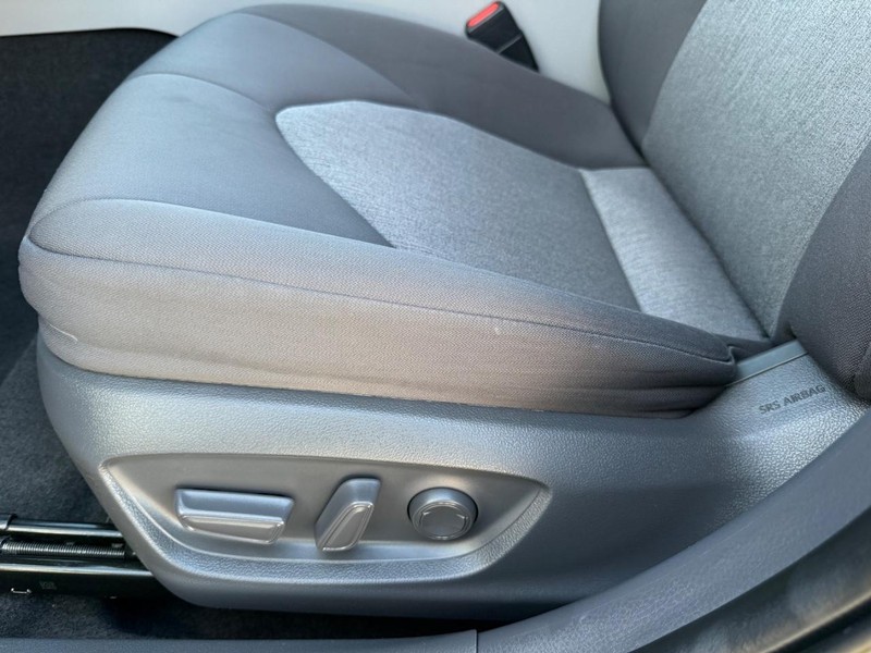 Toyota Camry Hybrid Vehicle Image 24