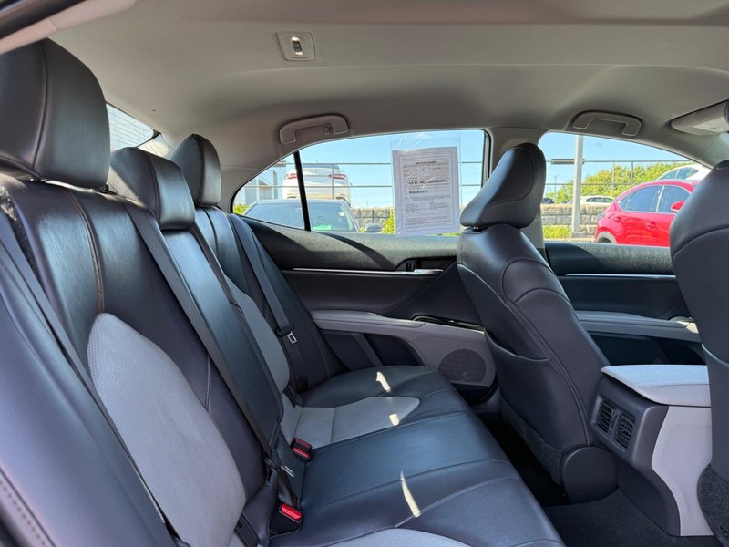 Toyota Camry Vehicle Image 10