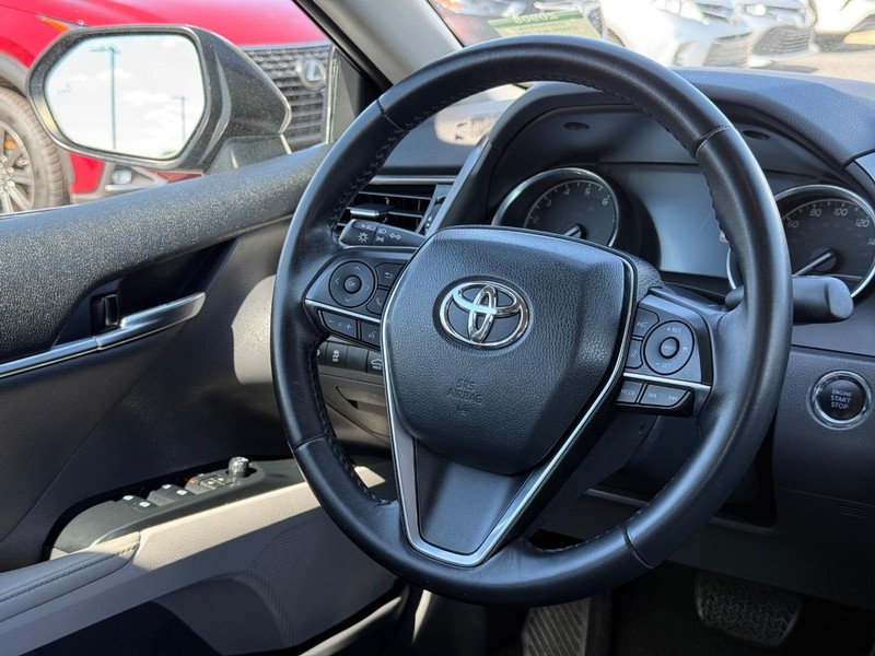 Toyota Camry Vehicle Image 12