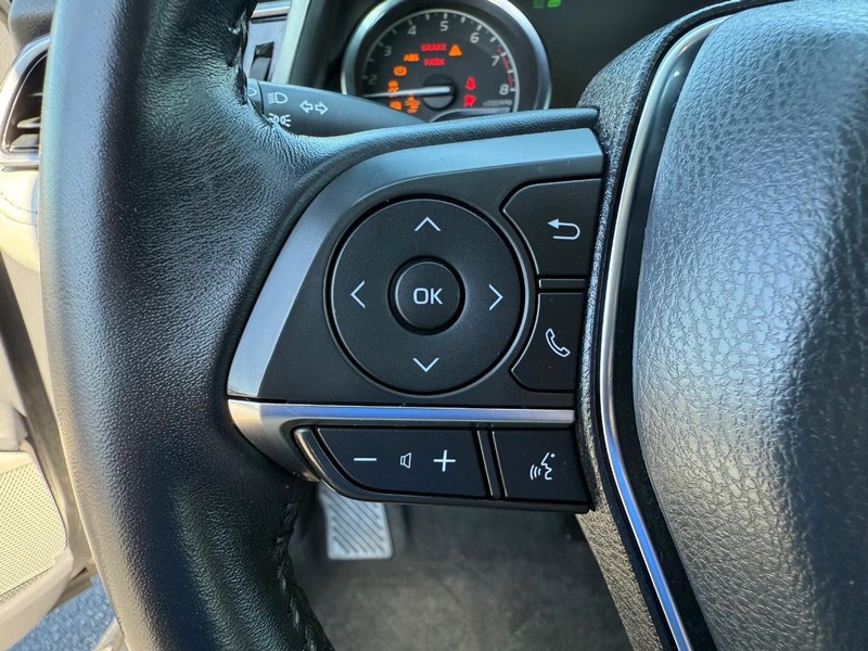 Toyota Camry Vehicle Image 13