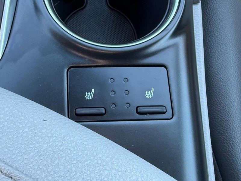 Toyota Camry Vehicle Image 18