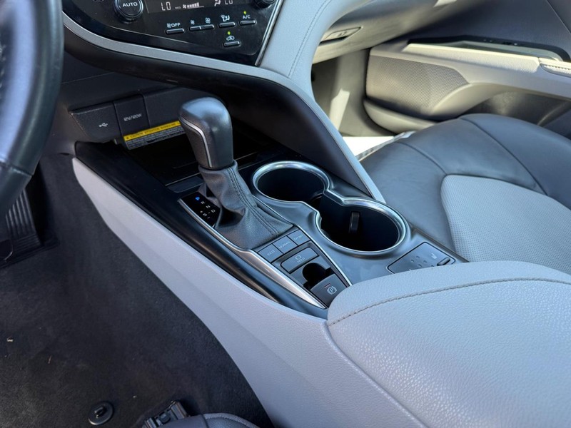 Toyota Camry Vehicle Image 19