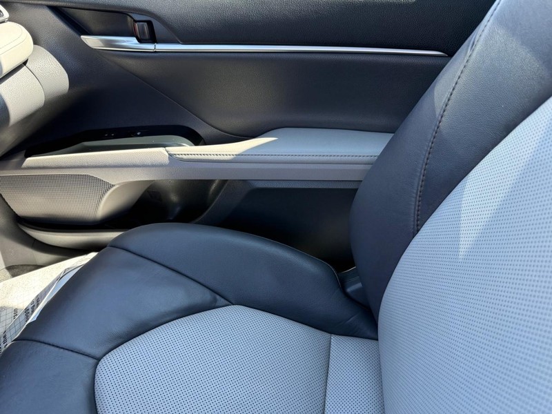 Toyota Camry Vehicle Image 20