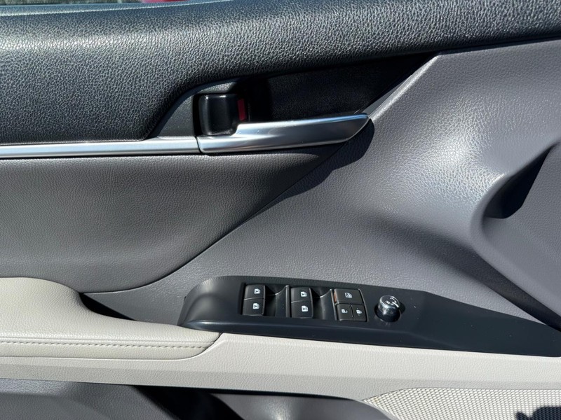 Toyota Camry Vehicle Image 23