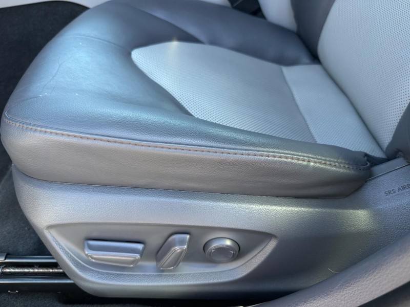 Toyota Camry Vehicle Image 24