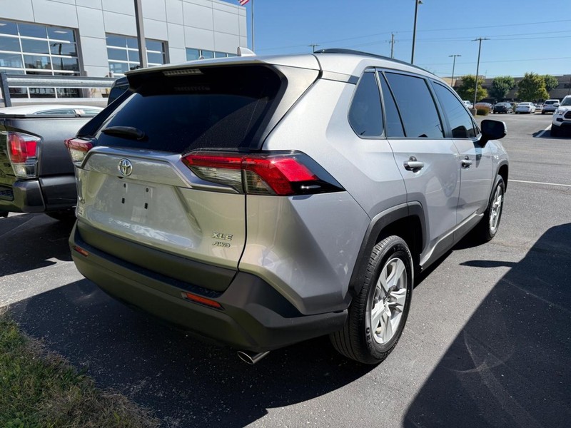 Toyota RAV4 Vehicle Image 04