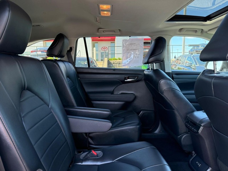 Toyota Highlander Vehicle Image 12
