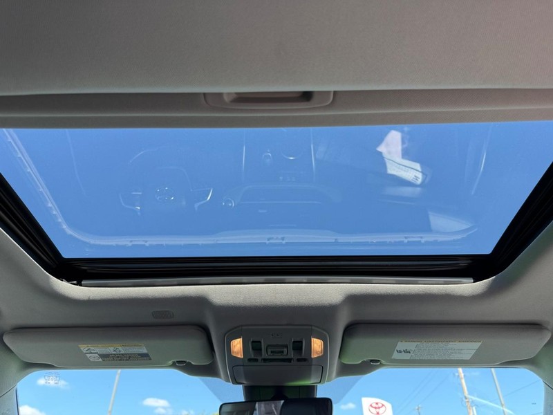 Toyota Highlander Vehicle Image 13