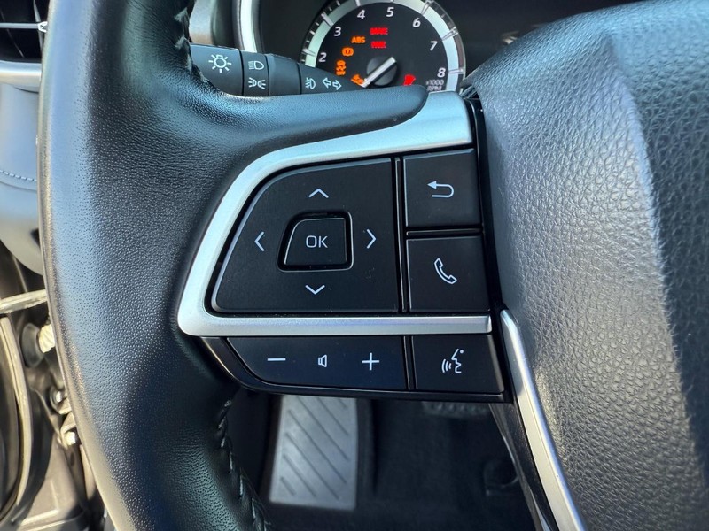 Toyota Highlander Vehicle Image 16