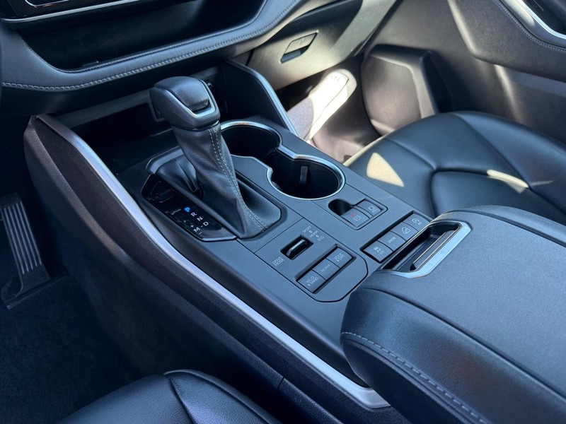 Toyota Highlander Vehicle Image 23